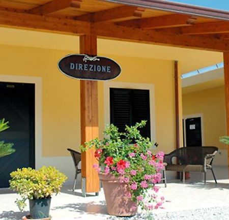 الشقق الفندقية زامبرونيفي  Residenza Marinella المظهر الخارجي الصورة